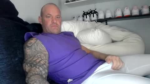 Snapshot of strongandhard073 chatting on 01/25/25, 06:35 StrongAndHard online show from 01/25/25, 06:35