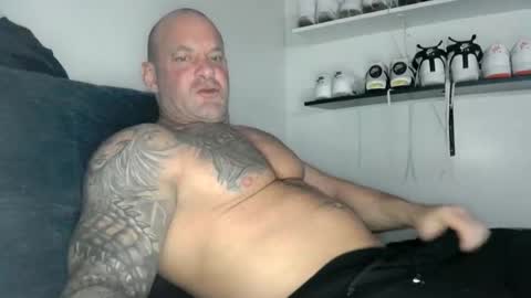Snapshot of strongandhard073 chatting on 02/11/25, 05:29 StrongAndHard online show from 02/11/25, 05:29