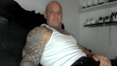 Snapshot of strongandhard073 chatting on 02/23/25, 08:22 StrongAndHard online show from 02/23/25, 08:22