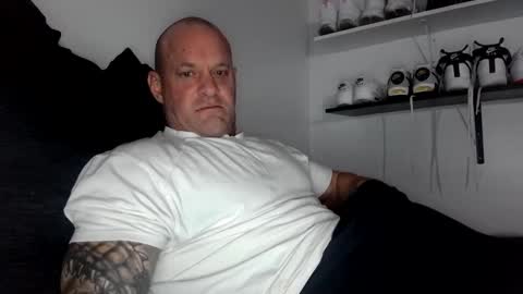 Snapshot of strongandhard073 chatting on 02/25/25, 05:15 StrongAndHard online show from 02/25/25, 05:15