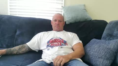 Snapshot of strongandhard073 chatting on 09/20/25, 04:52 StrongAndHard online show from 09/20/25, 04:52