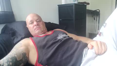 Snapshot of strongandhard073 chatting on 10/07/25, 03:31 StrongAndHard online show from 10/07/25, 03:31