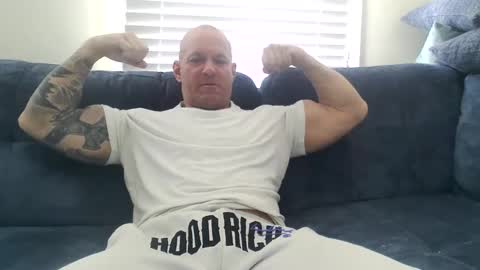 Snapshot of strongandhard073 chatting on 10/13/25, 02:28 StrongAndHard online show from 10/13/25, 02:28