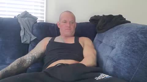 Snapshot of strongandhard073 chatting on 10/31/25, 01:45 StrongAndHard online show from 10/31/25, 01:45