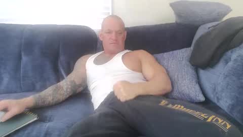 Snapshot of strongandhard073 chatting on 11/05/25, 01:44 StrongAndHard online show from 11/05/25, 01:44