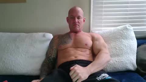 Snapshot of strongandhard073 chatting on 02/26/26, 02:27 StrongAndHard online show from 02/26/26, 02:27