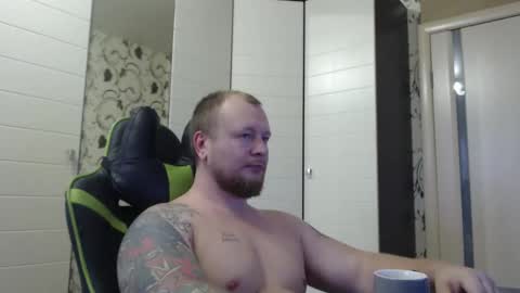 Snapshot of strongass18 chatting on 11/13/25, 08:57 Alex online show from 11/13/25, 08:57