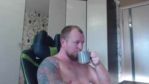 Snapshot of strongass18 chatting on 11/16/25, 10:21 Alex online show from 11/16/25, 10:21
