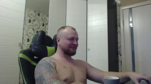 Snapshot of strongass18 chatting on 12/02/25, 09:47 Alex online show from 12/02/25, 09:47