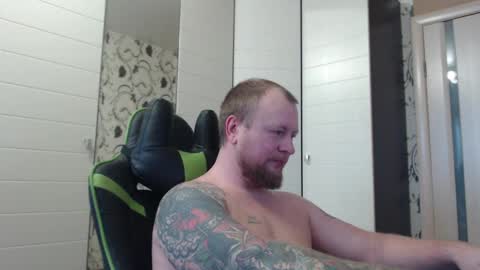Snapshot of strongass18 chatting on 01/08/26, 10:06 Alex online show from 01/08/26, 10:06
