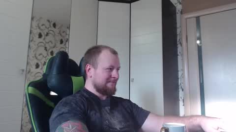 Snapshot of strongass18 chatting on 01/10/26, 10:39 Alex online show from 01/10/26, 10:39