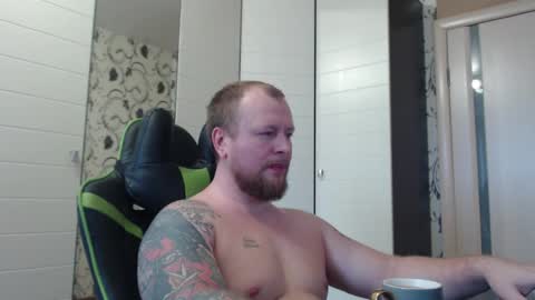 Snapshot of strongass18 chatting on 01/11/26, 10:42 Alex online show from 01/11/26, 10:42