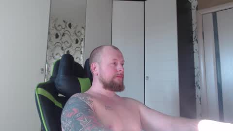 Snapshot of strongass18 chatting on 02/05/26, 11:04 Alex online show from 02/05/26, 11:04