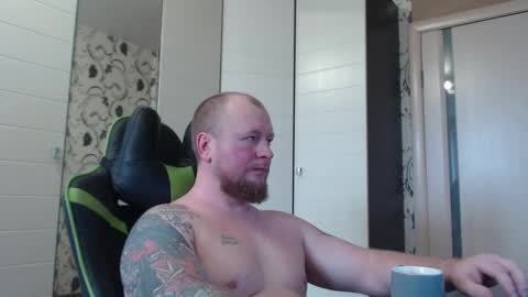 Snapshot of strongass18 chatting on 02/10/26, 07:45 Alex online show from 02/10/26, 07:45