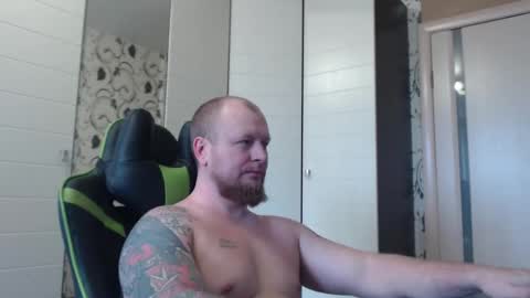 Snapshot of strongass18 chatting on 02/13/26, 09:27 Alex online show from 02/13/26, 09:27