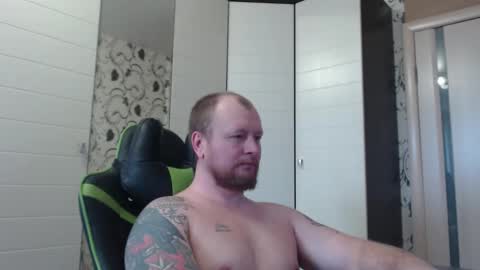 Snapshot of strongass18 chatting on 03/03/26, 08:42 Alex online show from 03/03/26, 08:42