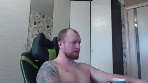 Snapshot of strongass18 chatting on 03/04/26, 08:42 Alex online show from 03/04/26, 08:42