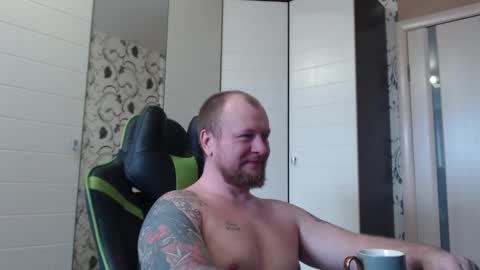 Snapshot of strongass18 chatting on 03/05/26, 08:43 Alex online show from 03/05/26, 08:43