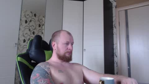 Snapshot of strongass18 chatting on 04/10/26, 08:08 Alex online show from 04/10/26, 08:08