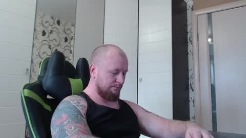 Snapshot of strongass18 chatting on 04/11/26, 10:41 Alex online show from 04/11/26, 10:41