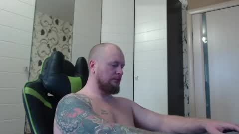 Snapshot of strongass18 chatting on 04/12/26, 07:24 Alex online show from 04/12/26, 07:24
