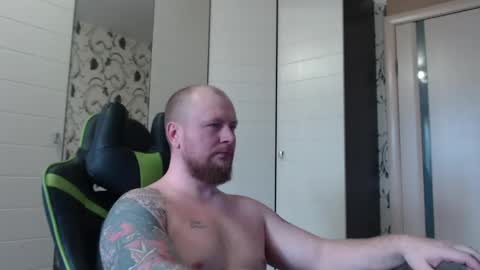 Snapshot of strongass18 chatting on 04/18/26, 12:42 Alex online show from 04/18/26, 12:42