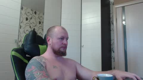 Snapshot of strongass18 chatting on 04/19/26, 10:14 Alex online show from 04/19/26, 10:14