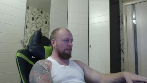 Snapshot of strongass18 chatting on 04/23/26, 12:40 Alex online show from 04/23/26, 12:40
