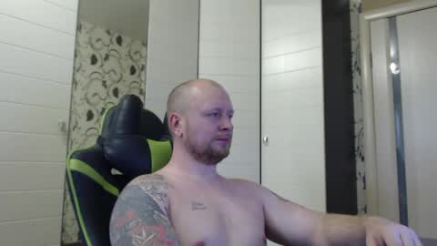Snapshot of strongass18 chatting on 05/10/26, 11:37 Alex online show from 05/10/26, 11:37