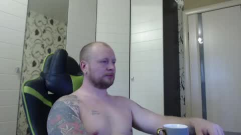 Snapshot of strongass18 chatting on 05/16/26, 01:21 Alex online show from 05/16/26, 01:21