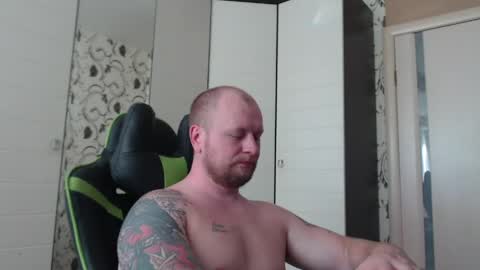 Snapshot of strongass18 chatting on 05/19/26, 07:47 Alex online show from 05/19/26, 07:47