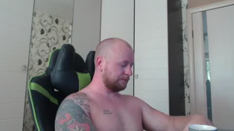Snapshot of strongass18 chatting on 06/10/26, 10:03 Alex online show from 06/10/26, 10:03