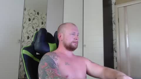 Snapshot of strongass18 chatting on 06/13/26, 10:02 Alex online show from 06/13/26, 10:02