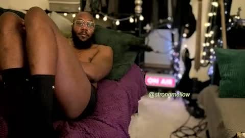 Snapshot of strongmellow chatting on 11/06/25, 07:04 strongmellow online show from 11/06/25, 07:04