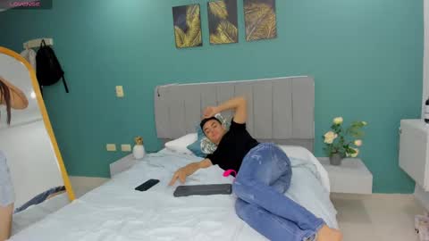 Snapshot of stroong_couple_ chatting on 02/19/25, 02:33 Strong Couple online show from 02/19/25, 02:33