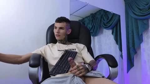 stuart_boy_ online show from 01/11/25, 06:35