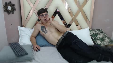 stuart_white online show from 09/20/25, 06:53