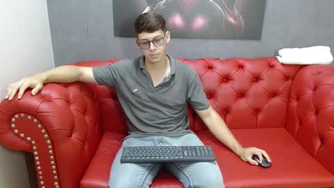 stuart_white online show from 09/26/25, 08:02