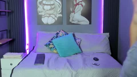 stuart_white online show from 09/28/25, 02:44