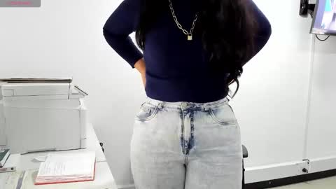 Snapshot of studcb_ chatting on 11/13/25, 05:23 studcb_ online show from 11/13/25, 05:23