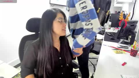 Snapshot of studcb_ chatting on 12/15/25, 10:47 studcb_ online show from 12/15/25, 10:47