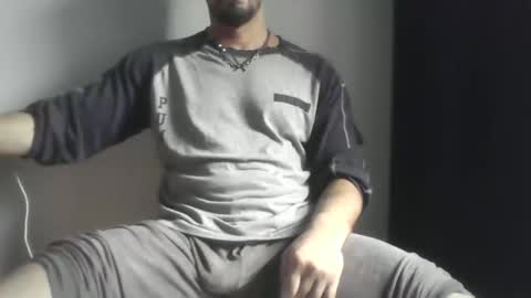 Snapshot of studdotcom chatting on 12/17/25, 10:43 Ero online show from 12/17/25, 10:43