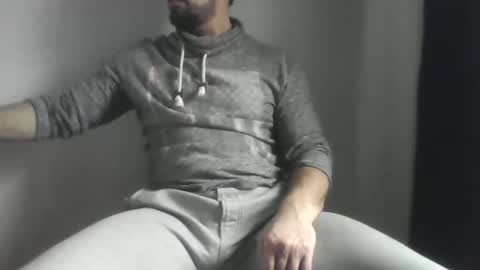Snapshot of studdotcom chatting on 01/08/26, 09:33 Ero online show from 01/08/26, 09:33