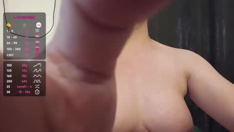 Snapshot of stunnerasha chatting on 10/06/25, 04:43 IG livinlavidakhai online show from 10/06/25, 04:43