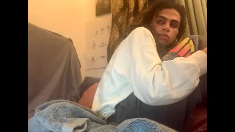 Snapshot of stxllaxcx chatting on 10/07/25, 10:34 stxllaxcx online show from 10/07/25, 10:34