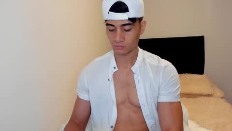 Snapshot of stylish_men chatting on 09/30/25, 01:49 stylish men online show from 09/30/25, 01:49