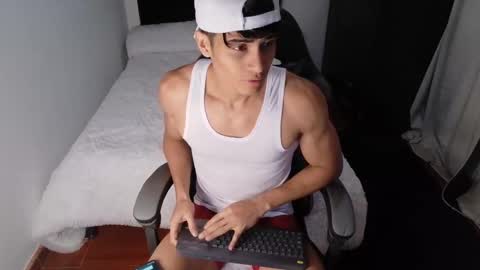 Snapshot of stylish_men chatting on 10/13/25, 02:06 stylish men online show from 10/13/25, 02:06