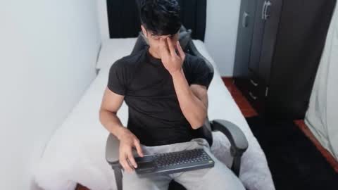 Snapshot of stylish_men chatting on 10/15/25, 11:27 stylish men online show from 10/15/25, 11:27