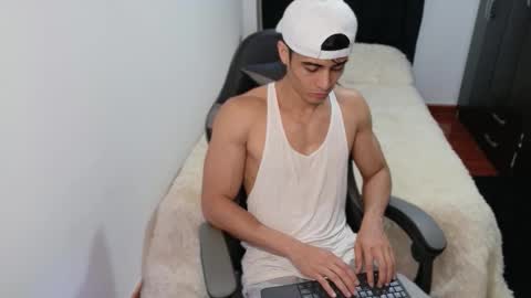 Snapshot of stylish_men chatting on 10/20/25, 02:06 stylish men online show from 10/20/25, 02:06