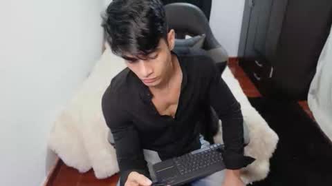 Snapshot of stylish_men chatting on 10/21/25, 01:34 stylish men online show from 10/21/25, 01:34